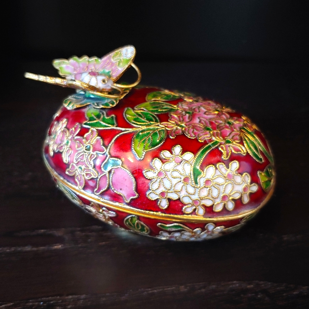 Beautiful NYCO fabregé trinket box